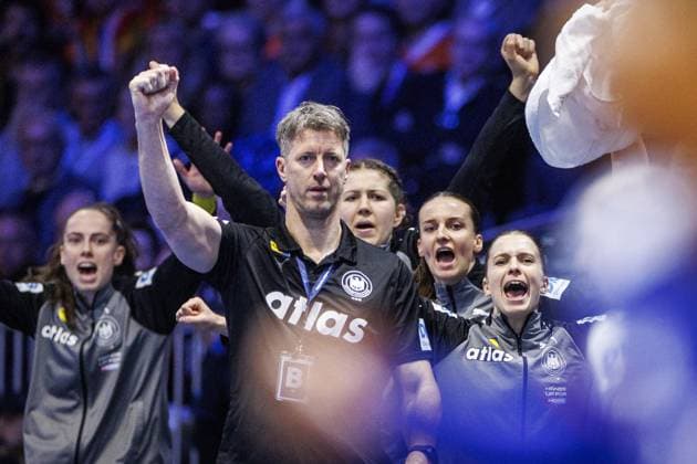 ROTTERDAM - Coach Markus Gaugisch (GER) during Germany s semi-final against France at the World Handball Championship. ANP IRIS VAN DEN BROEK xVIxANPxSportx xxANPxIVx 544678375 originalFilename: 544678375.jpg