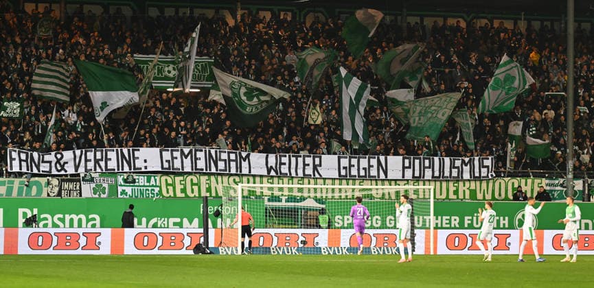 12 12 2025 Soccer Season 2025 2026 2 Soccer Bundesliga 16 Matchday SpVgg Greuther Fürth Kleeblatt Hertha BSC Berlin Sportfoto Zink xwoxzix DFL regulations prohibit any use of photographs as image sequences and or quasi video only for editorial use Banner Banner Greutherfürthfans Fans Fanblock Kleeblattfans