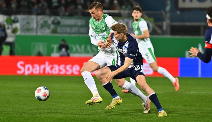 12 12 2025 Soccer Season 2025 2026 2 Soccer Bundesliga 16 Matchday SpVgg Greuther Fürth Kleeblatt Hertha BSC Berlin Sportfoto Zink xwoxzix DFL regulations prohibit any use of photographs as image sequences and or quasi video only for editorial use Philipp Ziereis 4, SpVgg Greuther Fürth Jan Luca Luca Schuler 18, Hertha BSC Berlin