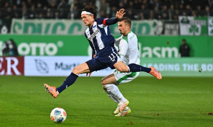 12 12 2025 Soccer Season 2025 2026 2 Soccer Bundesliga 16 Matchday SpVgg Greuther Fürth Kleeblatt Hertha BSC Berlin Sportfoto Zink xwoxzix DFL regulations prohibit any use of photographs as image sequences and or quasi video only for editorial use Fabian Reese 11, Hertha BSC Berlin Philipp Ziereis 4, SpVgg Greuther Fürth
