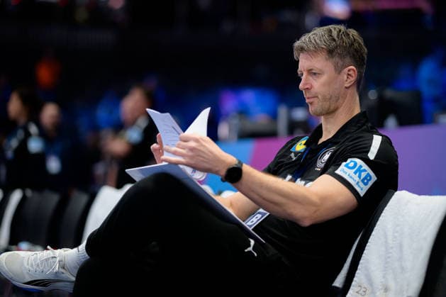 Handball, Womens World Championship, semi-final France Germany Coach Markus Gaugisch Germany Rotterdam Ahoy Netherlands