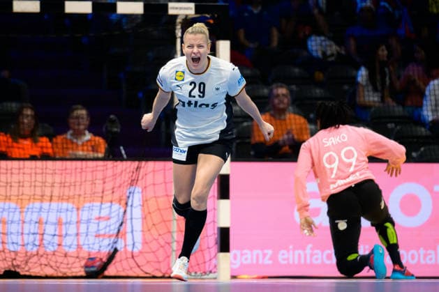 Handball, Womens World Cup, semi-final France Germany Antje Döll Doell Germany Cheers Joy Emotion Goal celebration Goalscorer Goalscorer Rotterdam Ahoy Netherlands