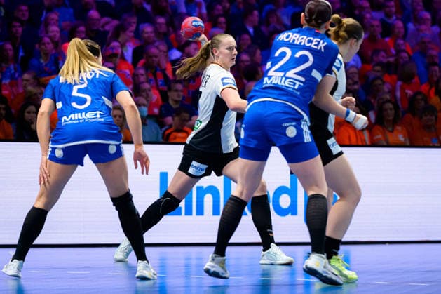 Handball, Womens World Championship, semi-final France Germany from left Clarisse Mairot France , Viola Leuchter Germany , Tamara Horacek France Rotterdam Ahoy Netherlands