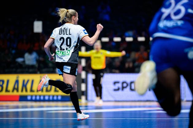 Handball, Womens World Cup, semi-final France Germany Antje Döll Doell Germany Cheers Joy Emotion Goal celebration Goalscorer Goalscorer Rotterdam Ahoy Netherlands