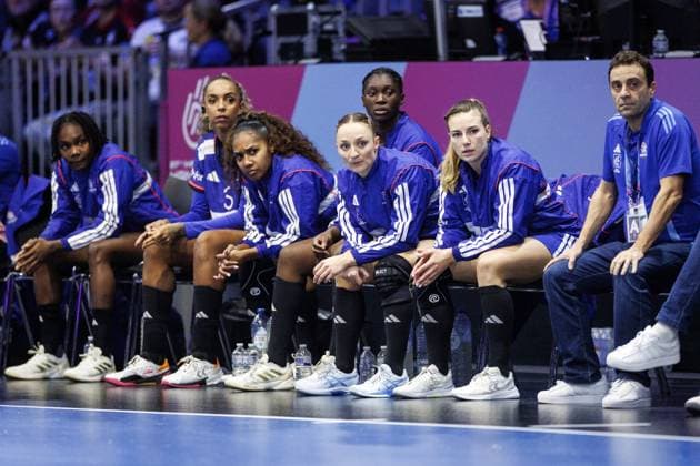ROTTERDAM - French players during the semifinal match between Germany and France at the World Handball Championship. ANP IRIS VAN DEN BROEK xVIxANPxSportx xxANPxIVx 544680047 originalFilename: 544680047.jpg