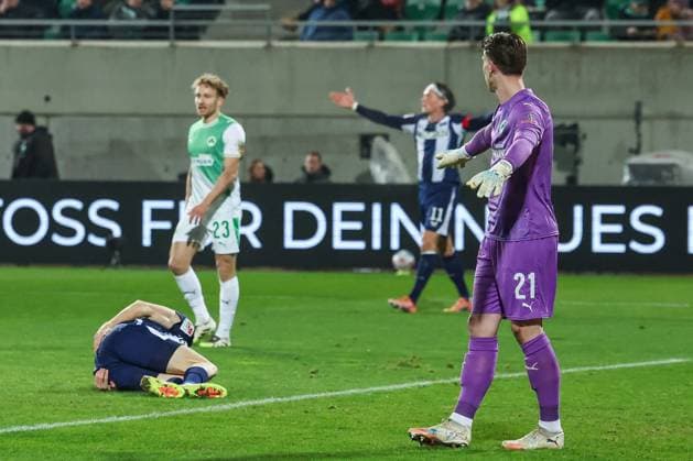 Luca Schuler 18 Hertha BSC Berlin lies injured on the ground, with Jannik Dehm 23 Spvgg Greuther Fuerth , Fabian Reese 11 Hertha BSC Berlin and Timo Schlieck 21 Spvgg Greuther Fuerth , Spvgg Greuther Fuerth vs Hertha BSC Berlin, Football, 2 Bundesliga, DFL, Season 2025 2026, First round, Matchday 16, 12 12 2025 DFB regulations prohibit any use of photographs as image sequences and or quasi video Fuerth Bayern Germany Copyright: xkolbert-press MartinxAgüerax
