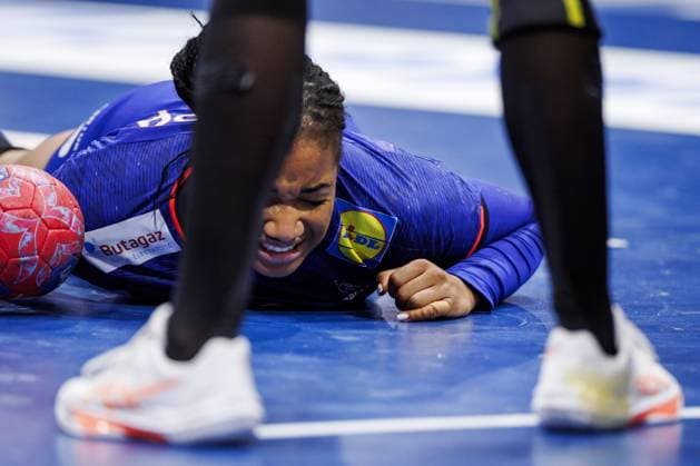 ROTTERDAM - Pauletta Foppa (FRA) in action during Germany s semi-final against France at the World Handball Championship. ANP IRIS VAN DEN BROEK xVIxANPxSportx xxANPxIVx 544680631 originalFilename: 544680631.jpg
