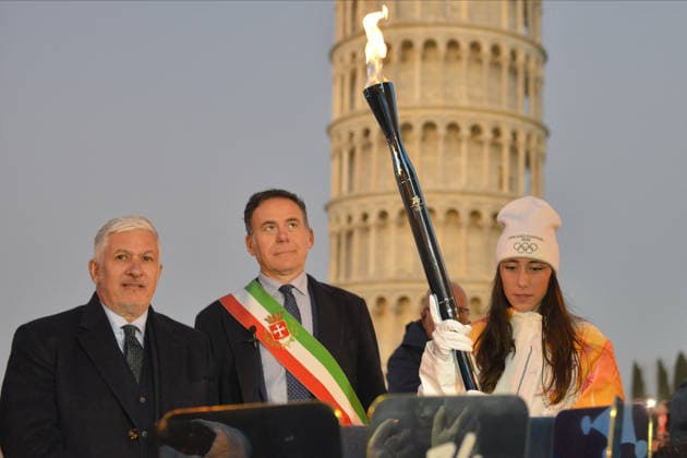 Arrival Of Olympic Flame in the Piazza dei Miracoli - Pisa Arrival of the Olympic Torch in the Piazza dei Miracoli in Pisa, Italy on December 12, 2025. Photo by Roberto Cappello IPA ABACAPRESS.COM Pisa Italy Italy  Copyright: xIPA ABACAx