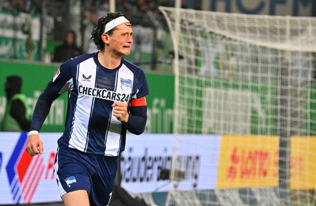 12 12 2025 Soccer season 2025 2026 2 Soccer Bundesliga 16 Matchday SpVgg Greuther Fürth Kleeblatt Hertha BSC Berlin Sportfoto Zink MeZi xmexzix DFL regulations prohibit any use of photographs as image sequences and or quasi video only for editorial use Torjubel Jubel Freude nach Treffer Torschuß zum 0 1 durch Fabian Reese 11, Hertha BSC Berlin weint