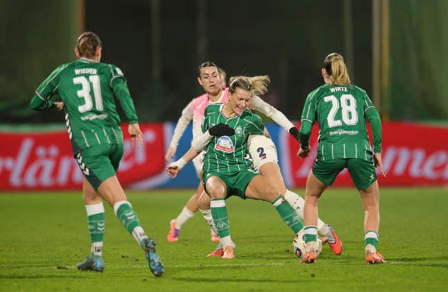 Photo Medina DESIC Werder comes to fall against Selina Ostermeier Leverkusen Soccer Google Pixel Womens Bundesliga , matchday 13 on Fri 12 12 2025 Werder Bremen Bayer 04 Leverkusen