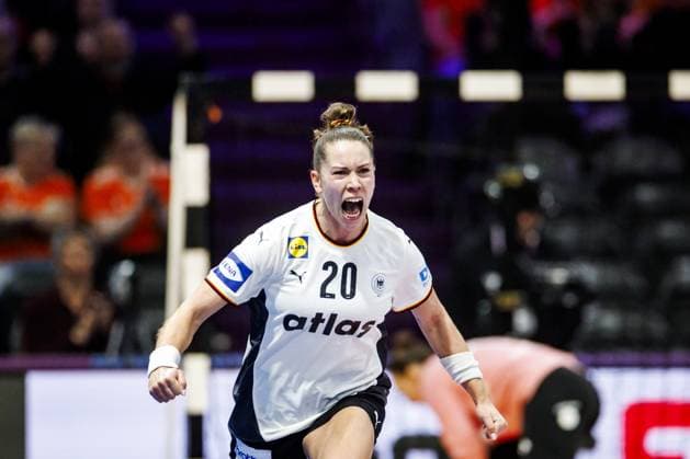 ROTTERDAM - Emily Vogel (GER) in action during Germany s semifinal match against France at the World Handball Championship. ANP IRIS VAN DEN BROEK xVIxANPxSportx xxANPxIVx 544681494 originalFilename: 544681494.jpg