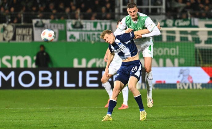 12 12 2025 Soccer Season 2025 2026 2 Soccer Bundesliga 16 Matchday SpVgg Greuther Fürth Kleeblatt Hertha BSC Berlin Sportfoto Zink xwoxzix DFL regulations prohibit any use of photographs as image sequences and or quasi video only for editorial use Jan Luca Luca Schuler 18, Hertha BSC Berlin Philipp Ziereis 4, SpVgg Greuther Fürth
