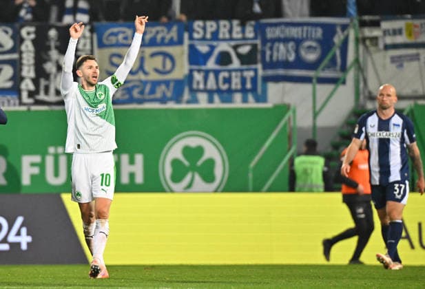 12 12 2025 Soccer Season 2025 2026 2 Soccer Bundesliga 16 Matchday SpVgg Greuther Fürth Kleeblatt Hertha BSC Berlin Sportfoto Zink MeZi xmexzix DFL regulations prohibit any use of photographs as image sequences and or quasi video only for editorial use Torjubel Jubel Freude nach Treffer Torschuß zum 1 2 durch Branimir Hrgota 10, SpVgg Greuther Fürth