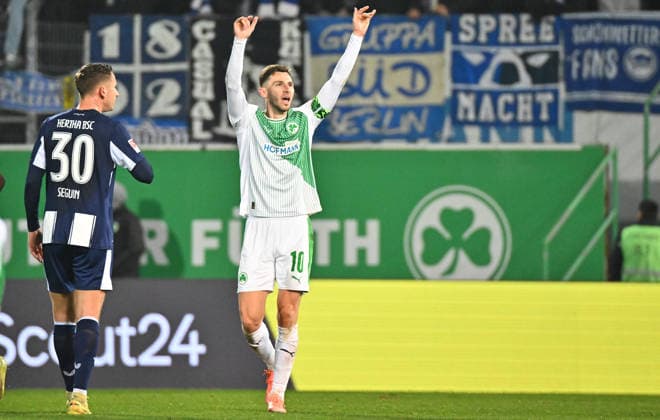 12 12 2025 Soccer Season 2025 2026 2 Soccer Bundesliga 16 Matchday SpVgg Greuther Fürth Kleeblatt Hertha BSC Berlin Sportfoto Zink MeZi xmexzix DFL regulations prohibit any use of photographs as image sequences and or quasi video only for editorial use Torjubel Jubel Freude nach Treffer Torschuß zum 1 2 durch Branimir Hrgota 10, SpVgg Greuther Fürth