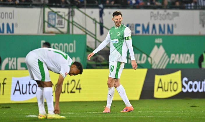 12 12 2025 Soccer season 2025 2026 2 Soccer Bundesliga 16 Matchday SpVgg Greuther Fürth Kleeblatt Hertha BSC Berlin Sportfoto Zink MeZi xmexzix DFL regulations prohibit any use of photographs as image sequences and or quasi video only for editorial use Julian Green 37, SpVgg Greuther Fürth Branimir Hrgota 10, SpVgg Greuther Fürth disappointed disappointment