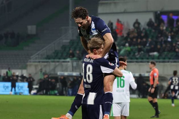Luca Schuler 18 Hertha BSC Berlin and Linus Gechter 44 Hertha BSC Berlin celebrate the 2 0, Spvgg Greuther Fuerth vs Hertha BSC Berlin, Football, 2 Bundesliga, DFL, Saison 2025 2026, Hinrunde, 16 Spieltag, 12 12 2025 DFB regulations prohibit any use of photographs as image sequences and or quasi video Fuerth Bayern Germany Copyright: xkolbert-press MartinxAgüerax