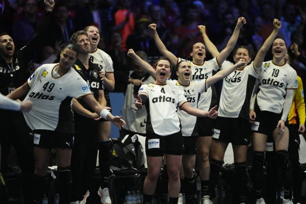 Women s Handball World Championship 2025 France Germany Rotterdam, Netherlands 20251212 Germany celebrates victory in the semi final of the Women s Handball World Championship between France and Germany at Ahoy Arena Photo Beate Oma Dahle NTB Rotterdam Netherlands EDITORIAL USE ONLY RESTRICTED USE FOR BETTING COMPANIES  Copyright: xBeatexOmaxDahlex xNTBx