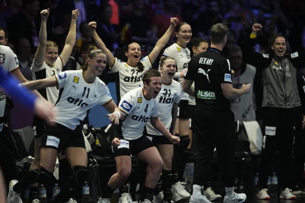 Women s Handball World Championship 2025 France Germany Rotterdam, Netherlands 20251212 Germany celebrates victory in the semi final of the Women s Handball World Championship between France and Germany at Ahoy Arena Photo Beate Oma Dahle NTB Rotterdam Netherlands EDITORIAL USE ONLY RESTRICTED USE FOR BETTING COMPANIES  Copyright: xBeatexOmaxDahlex xNTBx