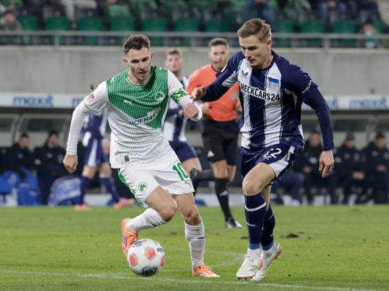 Germany Soccer, 2 Bundesliga 2025 26, Matchday 16 SpVgg Greuther Fürth vs Hertha BSC Sportpark Ronhof Fürth Branimir Hrgota SpVgg Greuther Fürth, 10 Marten Winkler Hertha BSC, 22 Copyright: xChristopherxRupprechtx