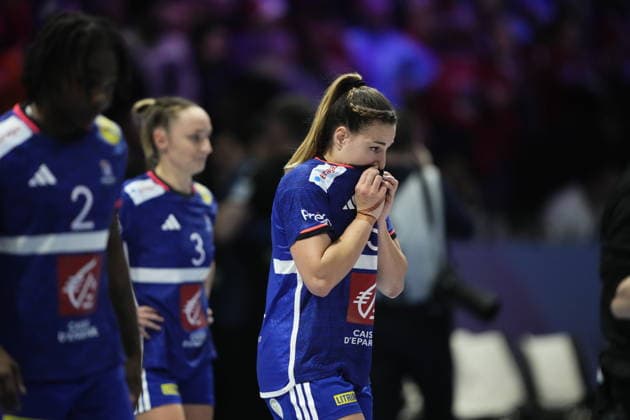 Women s Handball World Championship 2025 France Germany Rotterdam, Netherlands 20251212 France after losing the semi final of the Women s Handball World Championship between France and Germany in Ahoy Arena Photo Beate Oma Dahle NTB Rotterdam Netherlands EDITORIAL USE ONLY RESTRICTED USE FOR BETTING COMPANIES  Copyright: xBeatexOmaxDahlex xNTBx
