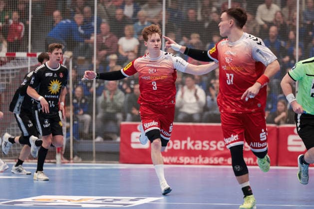 12 12 2025, Handball, Season 2025 2026, 2 Handball Bundesliga, 15 Matchday, TuSEM Essen TuS N Lübbecke, Felix Mart TuSEM Essen cheers, Essen Am Hallo NRW Germany xRHR PHOTO DEx Copyright: DennisxEwert RHR-FOTOx RHR-FOTO DE