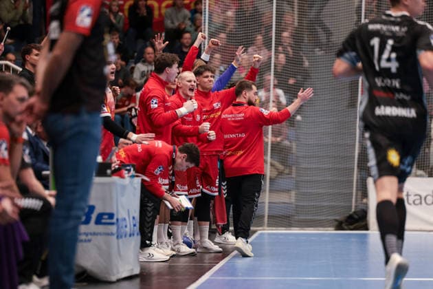 12 12 2025, Handball, Season 2025 2026, 2 Handball Bundesliga, 15 Matchday, TuSEM Essen TuS N Lübbecke, The TuSEM Essen bench cheers, Essen Am Hallo NRW Germany xRHR PHOTO DEx Copyright: DennisxEwert RHR-FOTOx RHR-FOTO DE