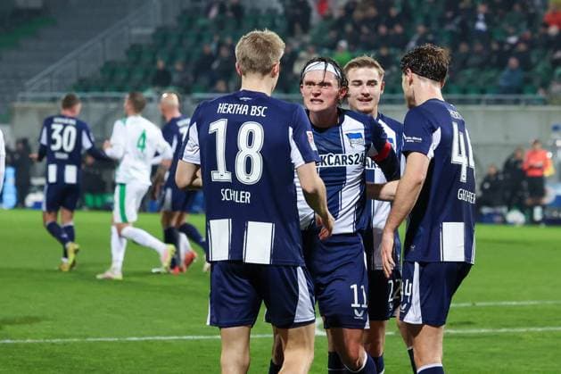 Goal celebration of the Hertha BSC Berlin team after the 2 0 by Luca Schuler 18 Hertha BSC Berlin , with Linus Gechter 44 Hertha BSC Berlin and Fabian Reese 11 Hertha BSC Berlin and Marten Winkler 22 Hertha BSC Berlin , Spvgg Greuther Fuerth vs Hertha BSC Berlin, Soccer, 2 Bundesliga, DFL, Season 2025 2026, First round, Matchday 16, 12 12 2025 DFB regulations prohibit any use of photographs as image sequences and or quasi video Fuerth Bayern Germany Copyright: xkolbert-press MartinxAgüerax