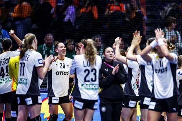 ROTTERDAM - German players celebrate their victory after Germany s semifinal match against France at the World Handball Championship. ANP IRIS VAN DEN BROEK xVIxANPxSportx xxANPxIVx 544683062 originalFilename: 544683062.jpg