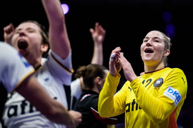 251212 Goalkeeper Katharina Filter of Germany celebrates after the IHF Women s World Championship semifinal between France and Germany on December 12, 2025 in Rotterdam Photo Joel Marklund BILDBYRAN kod JM JM0755 bbeng handball handboll handball vm handball vm handbolls vm ihf handball world championship world handball championship 2025 world championship 2025 semifinal semifinals france germany france women jubel  Copyright: JOELxMARKLUND BB251212JM017