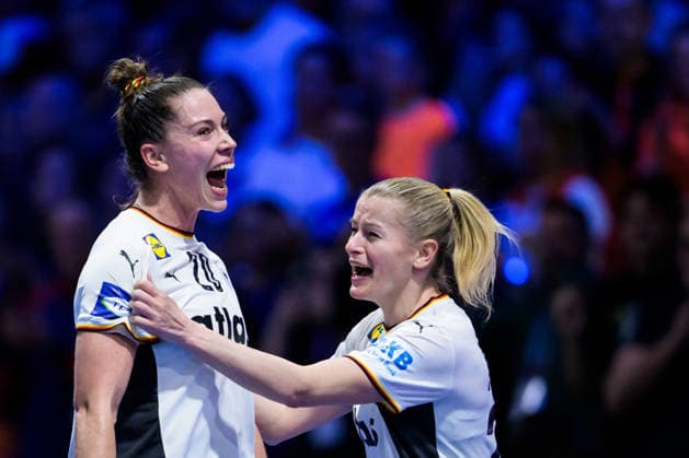 251212 Emily Vogel and Antje Döll of Germany celebrate after the IHF Women s World Championship semifinal between France and Germany on December 12, 2025 in Rotterdam Photo Joel Marklund BILDBYRAN kod JM JM0755 bbeng handball handball handball vm handball vm handbolls vm ihf handball world championship world handball championship 2025 world championship 2025 semifinal semifinals france germany france women jubel  Copyright: JOELxMARKLUND BB251212JM022