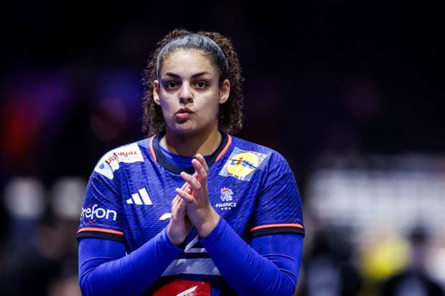 ROTTERDAM - Sarah Bouktit (FRA) reacts after Germany s semi-final loss to France at the World Handball Championship. ANP IRIS VAN DEN BROEK xVIxANPxSportx xxANPxIVx 544683658 originalFilename: 544683658.jpg