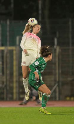 Photo Juliette VIDAL Leverkusen vs Maja STERNAD Werder Football Google Pixel Women Bundesliga , Matchday 13 on Fri 12 12 2025 Werder Bremen Bayer 04 Leverkusen