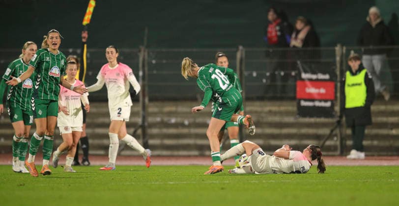 Photo Juliane WIRTZ Werder vs Katharina PILJIC Leverkusen Soccer Google Pixel Women Bundesliga , 13 Matchday on Fri 12 12 2025 Werder Bremen Bayer 04 Leverkusen