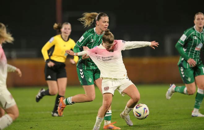 Photo Kristin KÖGEL Leverkusen vs Juliane WIRTZ Werder Soccer Google Pixel Women Bundesliga , 13 Matchday on Fri 12 12 2025 Werder Bremen Bayer 04 Leverkusen