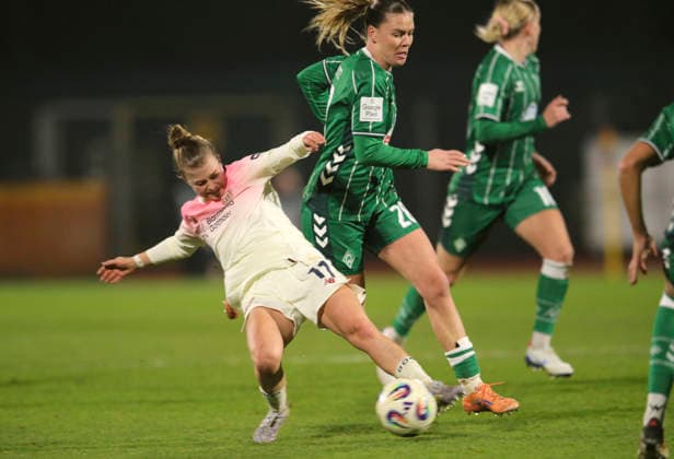 Photo Kristin KÖGEL Leverkusen vs Juliane WIRTZ Werder Soccer Google Pixel Women Bundesliga , 13 Matchday on Fri 12 12 2025 Werder Bremen Bayer 04 Leverkusen