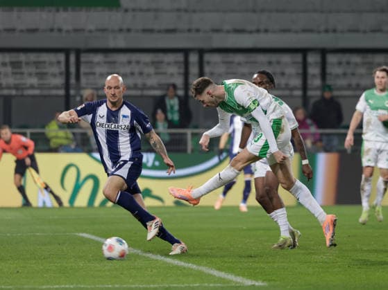 Germany Soccer, 2 Bundesliga 2025 26, Matchday 16 SpVgg Greuther Fürth vs Hertha BSC Sportpark Ronhof Fürth Goal kick to 2 0 Branimir Hrgota SpVgg Greuther Fürth, 10 Copyright: xChristopherxRupprechtx