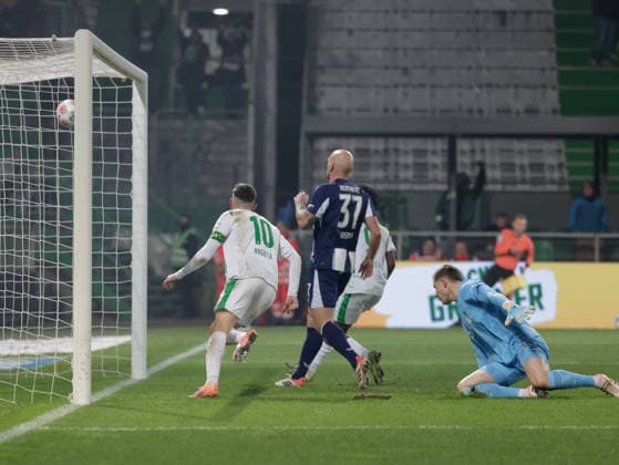 Germany Soccer, 2 Bundesliga 2025 26, Matchday 16 SpVgg Greuther Fürth vs Hertha BSC Sportpark Ronhof Fürth Goal for 2 1 Branimir Hrgota SpVgg Greuther Fürth, 10 Copyright: xChristopherxRupprechtx