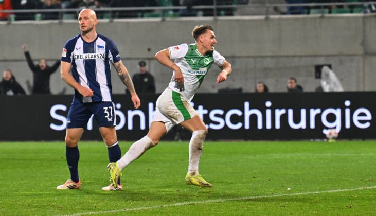 12 12 2025 Soccer Season 2025 2026 2 Soccer Bundesliga 16 Matchday SpVgg Greuther Fürth Kleeblatt Hertha BSC Berlin Sportfoto Zink xwoxzix DFL regulations prohibit any use of photographs as image sequences and or quasi video only for editorial use Torjubel Jubel nach Treffer Tor Torschuß zum 2 2 durch Felix Klaus 30, SpVgg Greuther Fürth Toni Leistner 37, Hertha BSC Berlin Felix Klaus 30, SpVgg Greuther Fürth