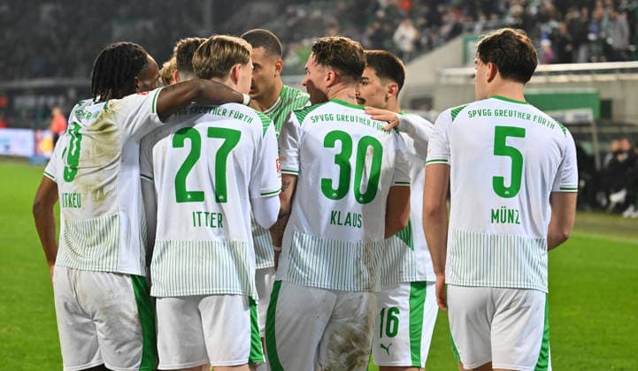 12 12 2025 Soccer season 2025 2026 2 Soccer Bundesliga 16 Matchday SpVgg Greuther Fürth Kleeblatt Hertha BSC Berlin Sportfoto Zink xwoxzix DFL regulations prohibit any use of photographs as image sequences and or quasi video only for editorial use Torjubel Jubel Freude nach Treffer Tor Torschuß zum 2 2 durch Felix Klaus 30, SpVgg Greuther Fürth