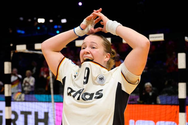 Handball, Womens World Championship, semi-final France Germany Lisa Antl Germany is stunned Rotterdam Ahoy Netherlands