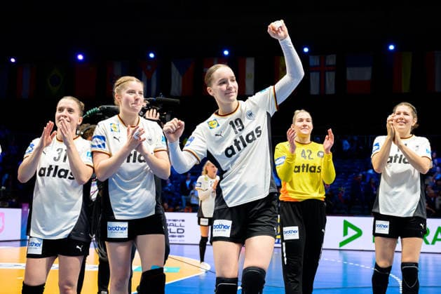 Handball, Womens World Championship, Semifinal France Germany Alexia Hauf Germany , Nina Engel Germany , Nieke Kühne Kuehne Germany , Rotterdam Ahoy Netherlands