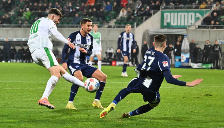 12 12 2025 Soccer Season 2025 2026 2 Soccer Bundesliga 16 Matchday SpVgg Greuther Fürth Kleeblatt Hertha BSC Berlin Sportfoto Zink xwoxzix DFL regulations prohibit any use of photographs as image sequences and or quasi video only for editorial use Branimir Hrgota 10, SpVgg Greuther Fürth Paul Seguin 30, Hertha BSC Berlin Niklas Kolbe 27, Hertha BSC Berlin