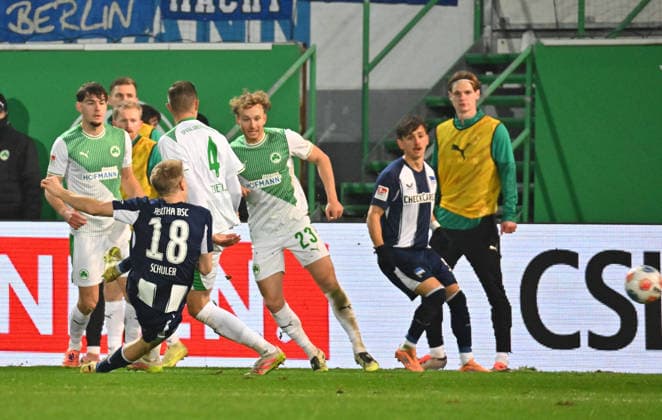 12 12 2025 Soccer Season 2025 2026 2 Soccer Bundesliga 16 Matchday SpVgg Greuther Fürth Kleeblatt Hertha BSC Berlin Sportfoto Zink MeZi xmexzix DFL regulations prohibit any use of photographs as image sequences and or quasi video only for editorial use Jan Luca Luca Schuler 18, Hertha BSC Berlin scores Goal Goal shot to 2 3