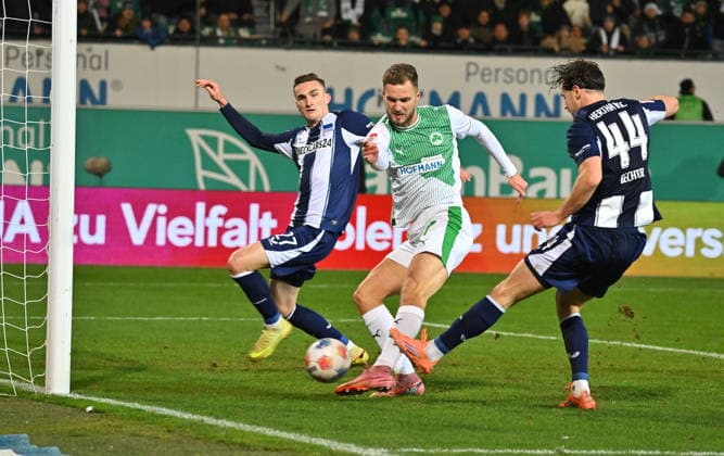 12 12 2025 Soccer season 2025 2026 2 Soccer Bundesliga 16 Matchday SpVgg Greuther Fürth Kleeblatt Hertha BSC Berlin Sportfoto Zink MeZi xmexzix DFL regulations prohibit any use of photographs as image sequences and or quasi video only for editorial use Dennis Srbeny 7, SpVgg Greuther Fürth scores goal Goal shot for 3 3 against Niklas Kolbe 27, Hertha BSC Berlin Linus Gechter 44, Hertha BSC Berlin
