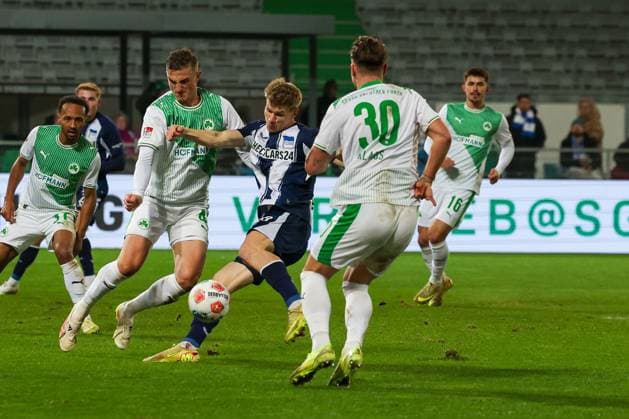 Luca Schuler 18 Hertha BSC Berlin with his second goal to 2 3, Goal, Action, Spvgg Greuther Fuerth vs Hertha BSC Berlin, Football, 2 Bundesliga, DFL, Season 2025 2026, Hinrunde, 16 Matchday, 12 12 2025 DFB regulations prohibit any use of photographs as image sequences and or quasi video Fuerth Bayern Germany Copyright: xkolbert-press MartinxAgüerax