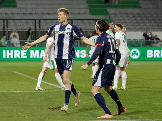 Germany Soccer, 2 Bundesliga 2025 26, 16 Matchday SpVgg Greuther Fürth vs Hertha BSC Sportpark Ronhof Fürth Goal celebration for 3 2 Luca Schuler Hertha BSC, 18 Fabian Reese Hertha BSC, 11 Copyright: xChristopherxRupprechtx