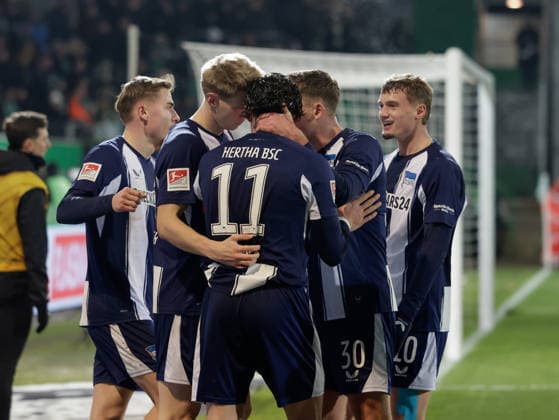 Germany Soccer, 2 Bundesliga 2025 26, 16 Matchday SpVgg Greuther Fürth vs Hertha BSC Sportpark Ronhof Fürth Goal celebration for 3 2 Fabian Reese Hertha BSC, 11 Paul Seguin Hertha BSC, 30 Luca Schuler Hertha BSC, 18 Copyright: xChristopherxRupprechtx