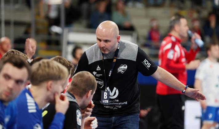 12 12 2025, Germany, Bietigheim, Handball 2 Bundesliga, SG BBM Bietigheim vs Dessau Roßlauer HV 06, HV Coach Vanja Radic