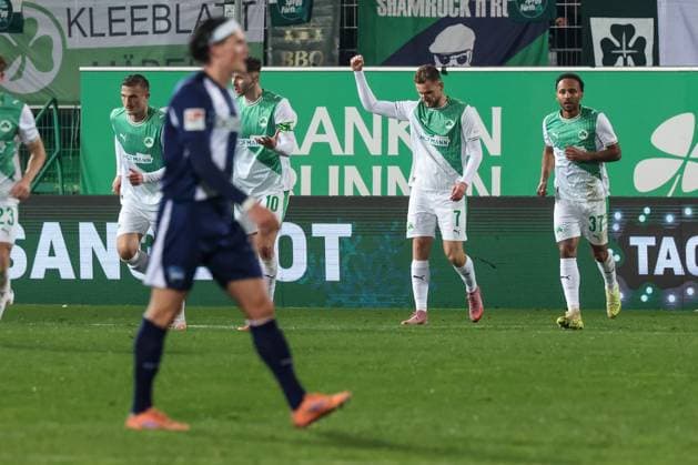 Cheers for Dennis Srbeny 7 Spvgg Greuther Fuerth after his goal for 3 3, frustration for Fabian Reese 11 Hertha BSC Berlin , Spvgg Greuther Fuerth vs Hertha BSC Berlin, Football, 2 Bundesliga, DFL, Season 2025 2026, Hinrunde, 16 Spieltag, 12 12 2025 DFB regulations prohibit any use of photographs as image sequences and or quasi video Fuerth Bayern Germany Copyright: xkolbert-press MartinxAgüerax