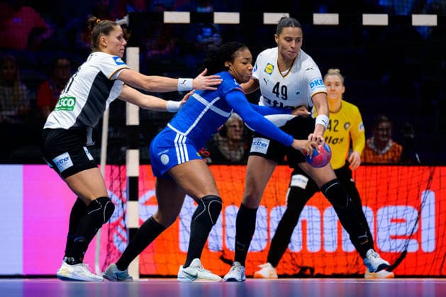 Handball, Womens World Championship, semi-final France Germany from left Xenia Smits Germany , Aimee von Pereira Germany in defense Rotterdam Ahoy Netherlands